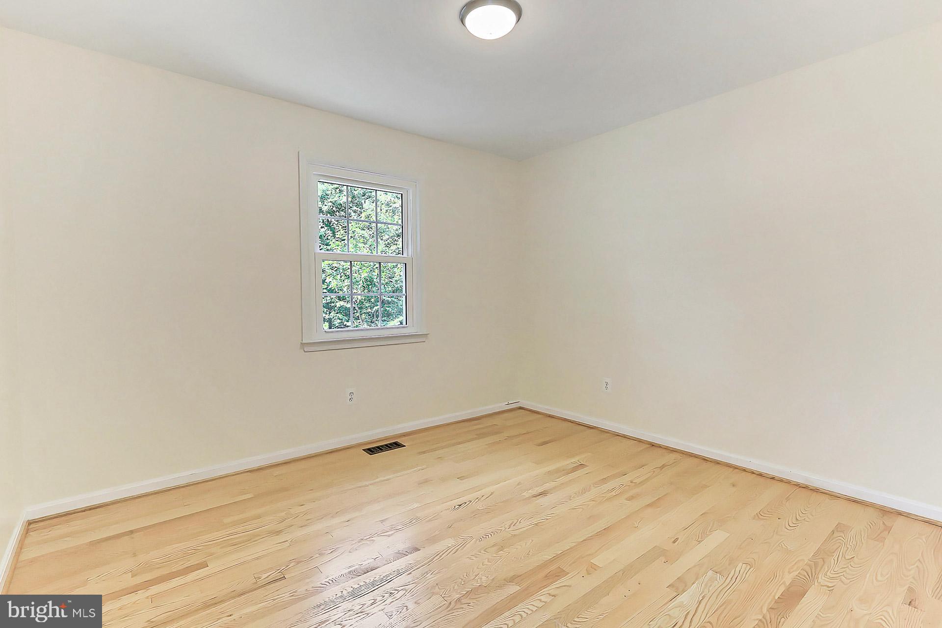 COUNTRY CLUB HILLS - Residential Lease