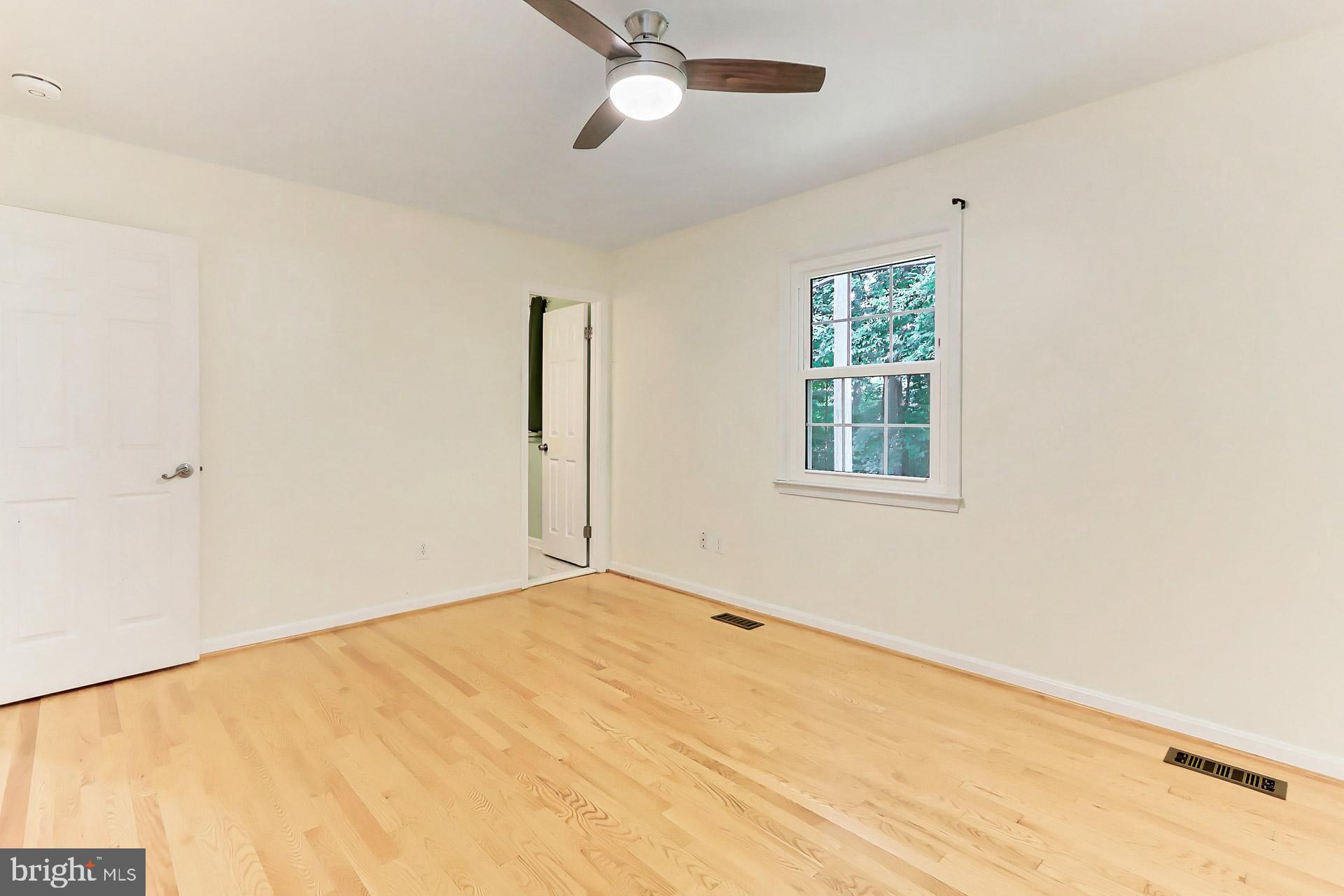 COUNTRY CLUB HILLS - Residential Lease