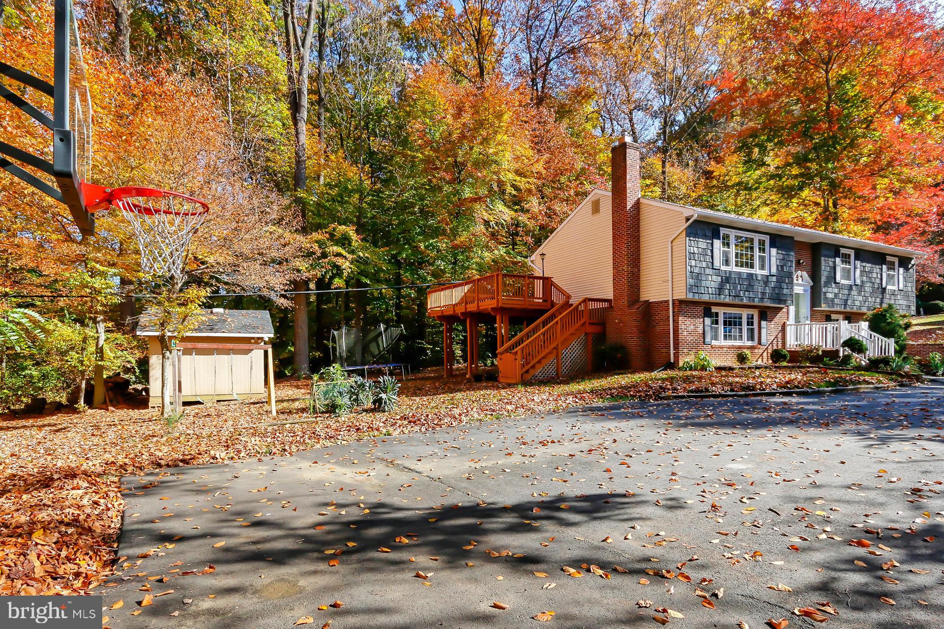 COUNTRY CLUB HILLS - Residential Lease