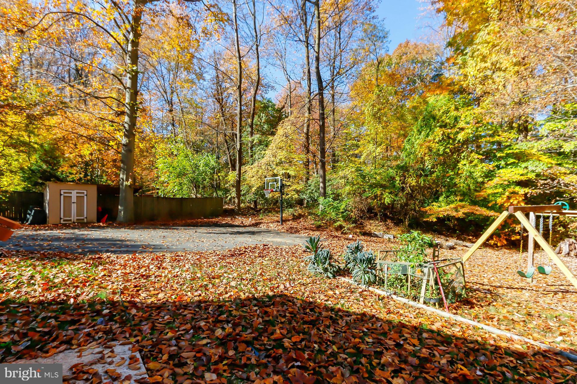 COUNTRY CLUB HILLS - Residential Lease