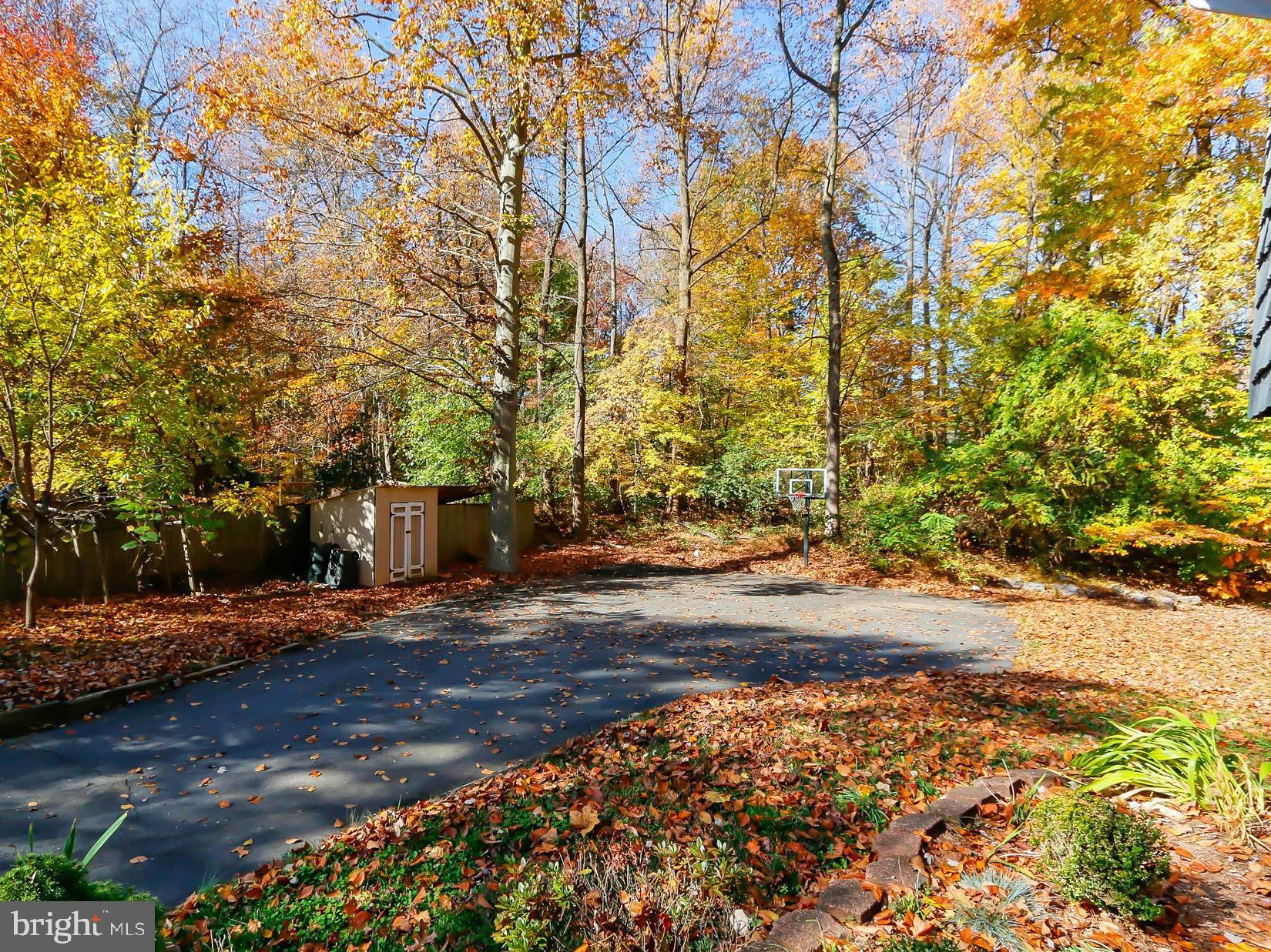 COUNTRY CLUB HILLS - Residential Lease