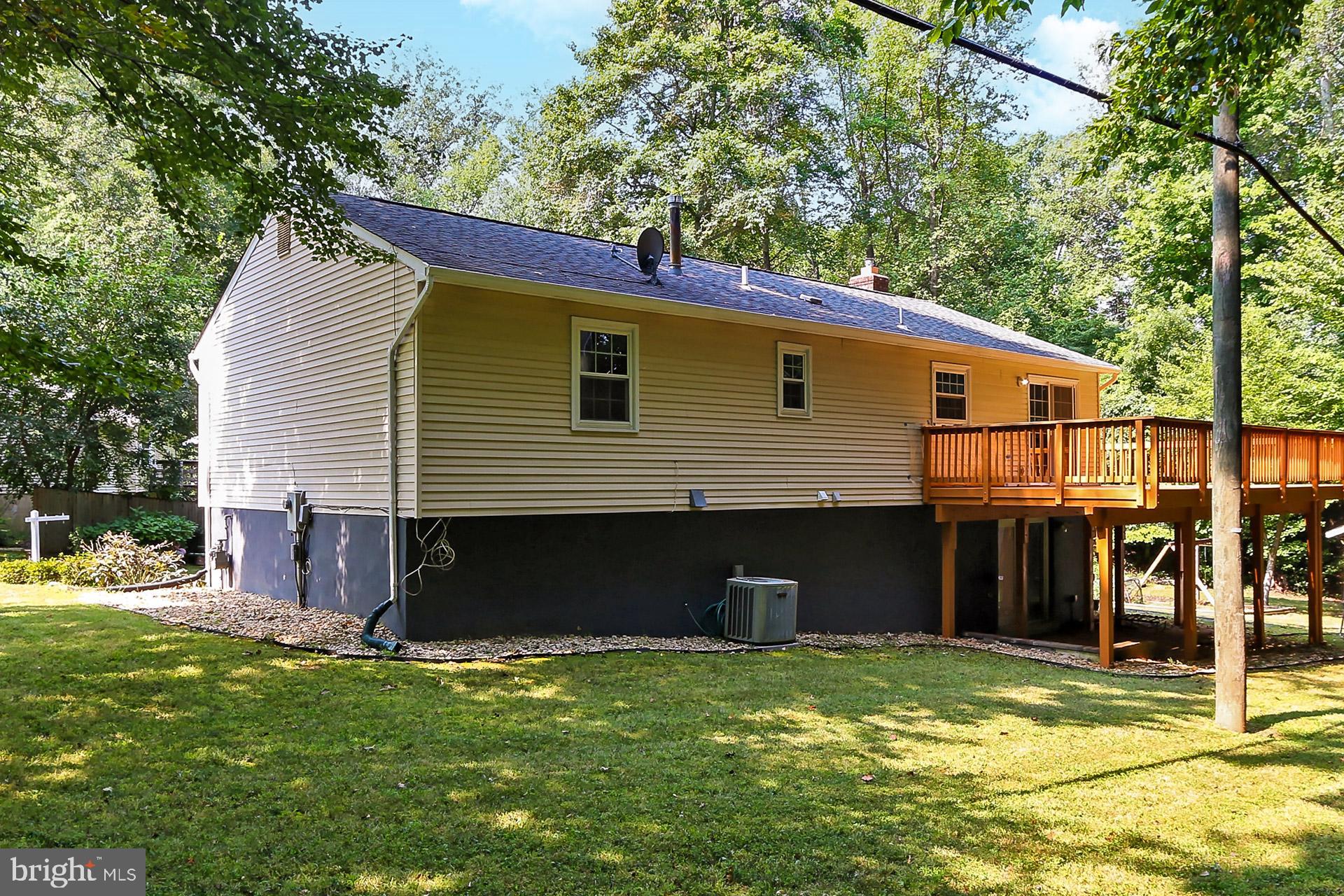 COUNTRY CLUB HILLS - Residential Lease