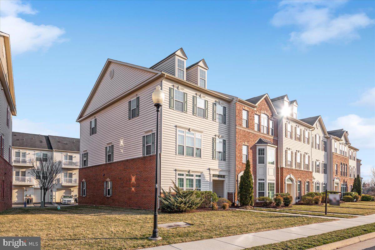 ARCOLA TOWN CENTER CONDO - Residential