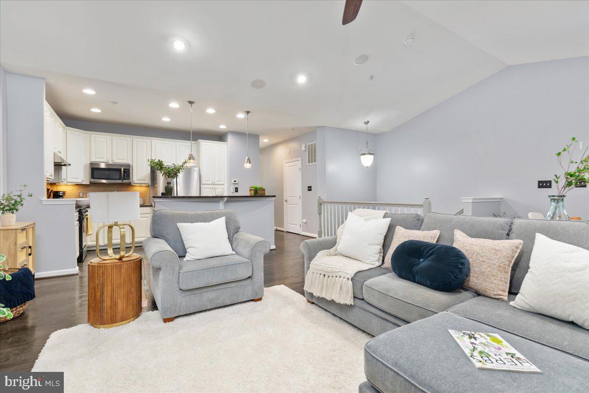 ARCOLA TOWN CENTER CONDO - Residential