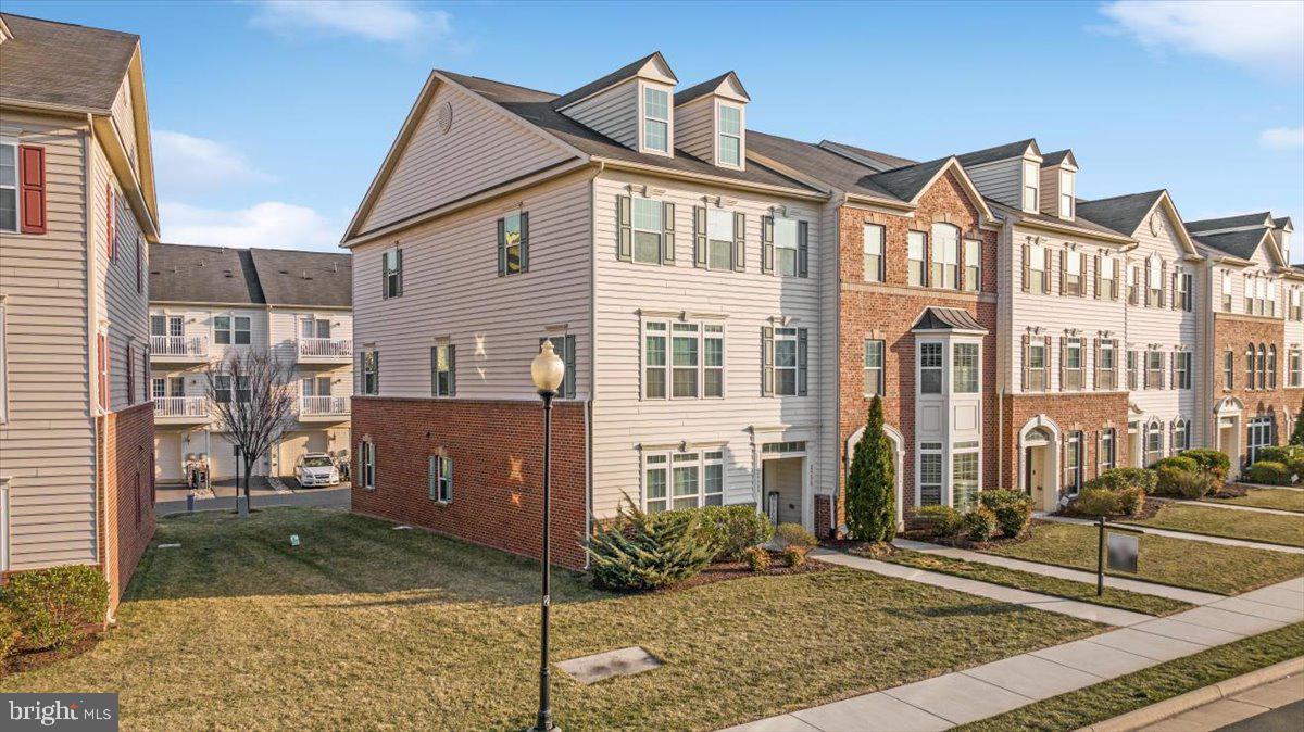 ARCOLA TOWN CENTER CONDO - Residential