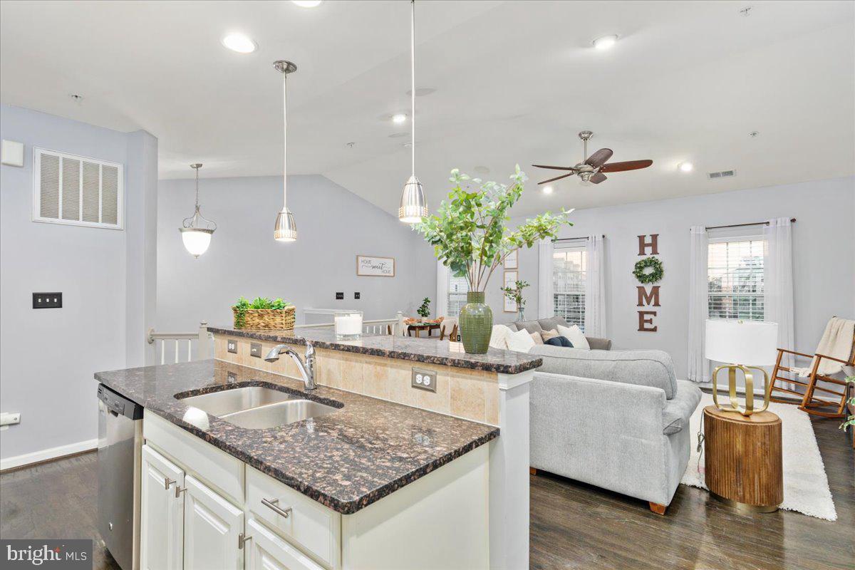 ARCOLA TOWN CENTER CONDO - Residential