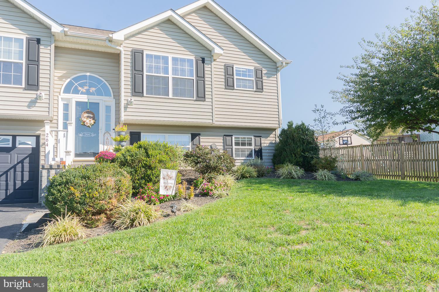 RIDGEFIELD - Residential