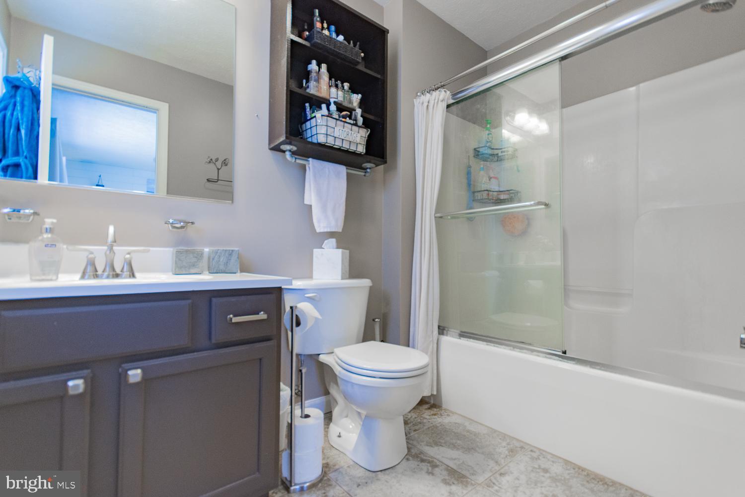 RIDGEFIELD - Residential