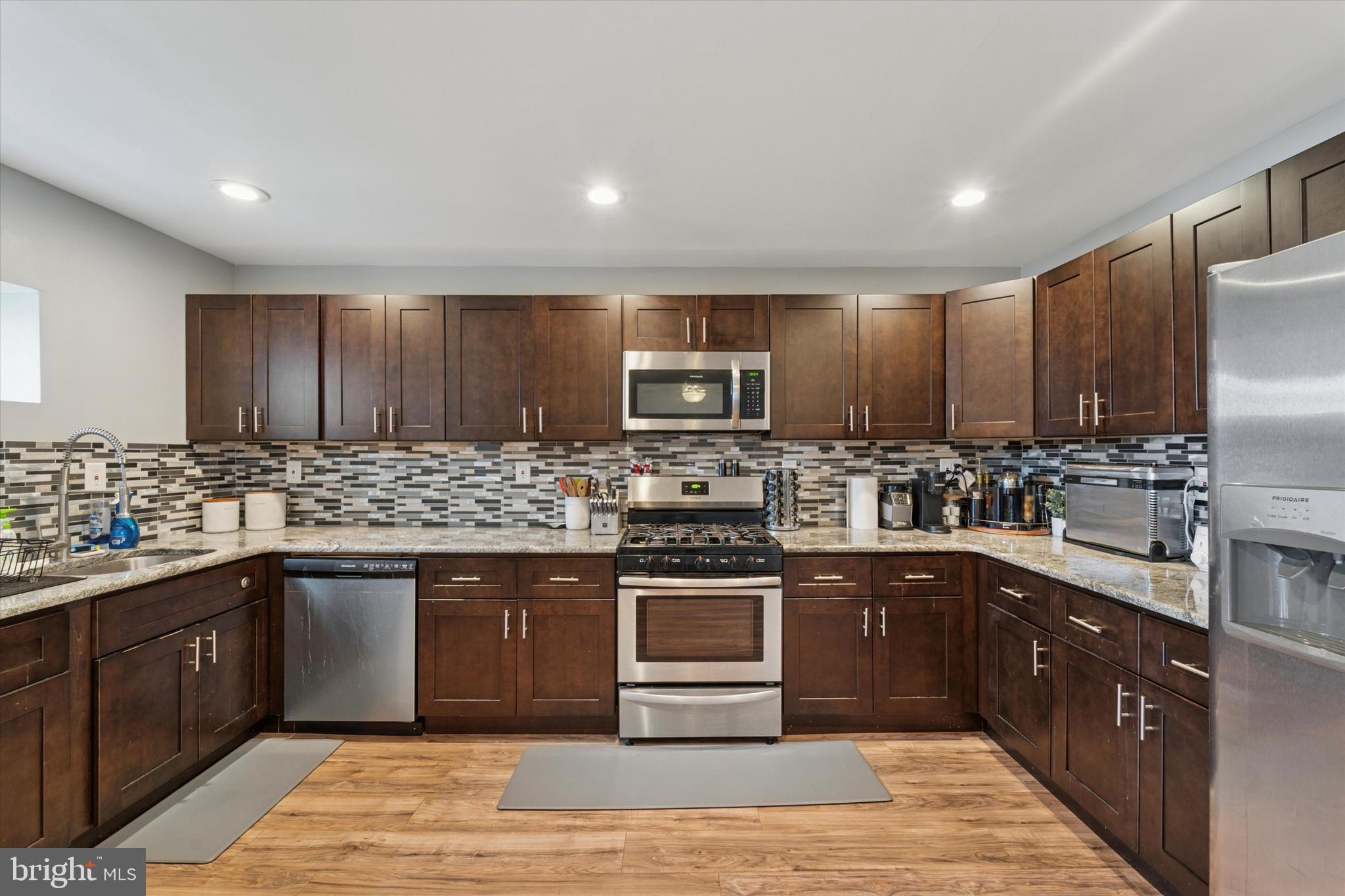 DURHAM VILLAGE - Residential