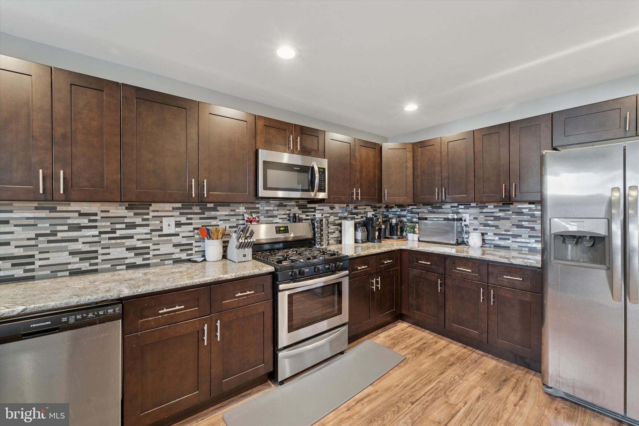 DURHAM VILLAGE - Residential