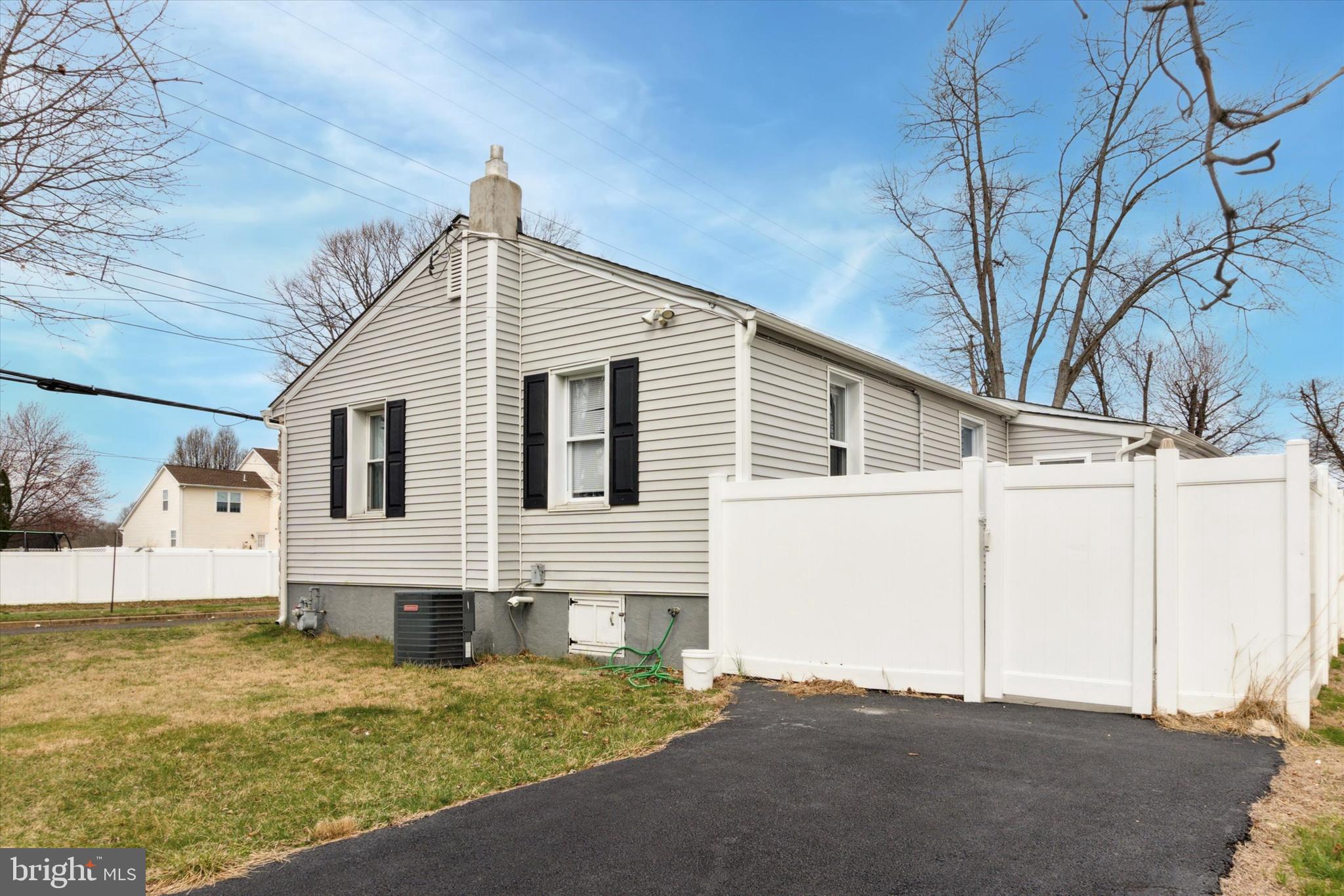 DURHAM VILLAGE - Residential