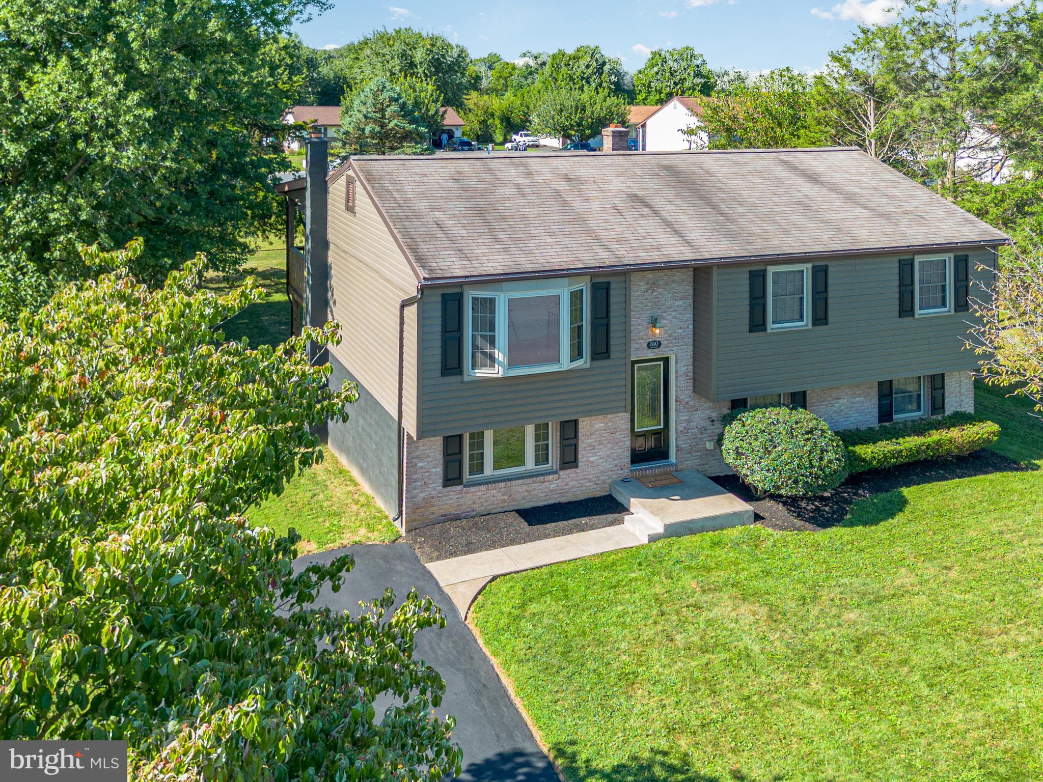 810 OAK LANE