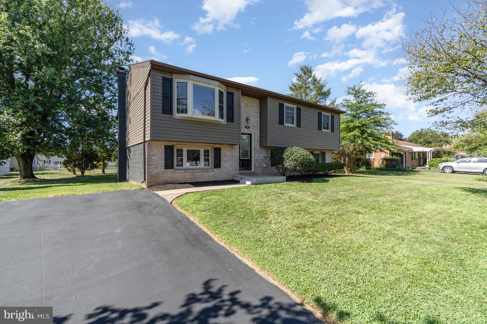810 OAK LANE