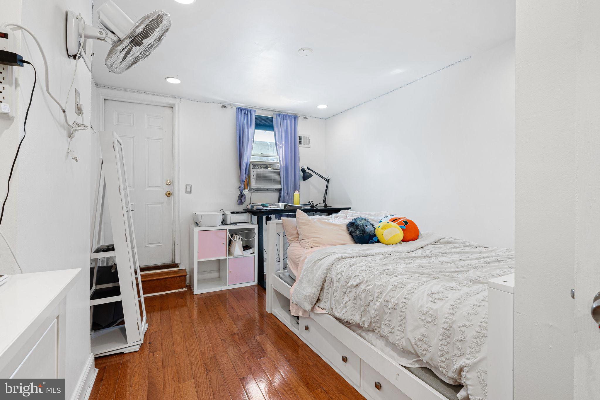 POINT BREEZE - Residential