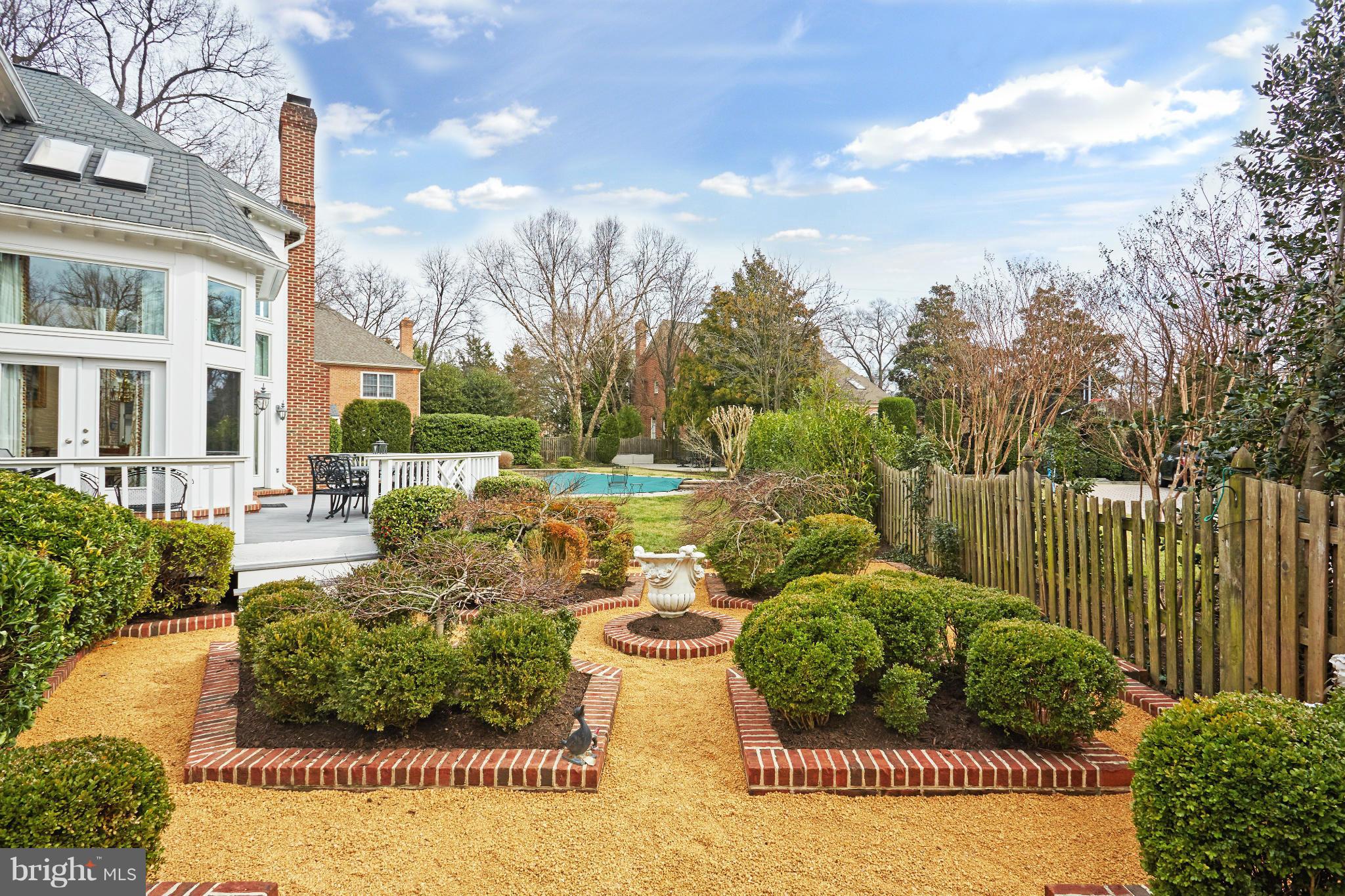 CHELSEA - Residential