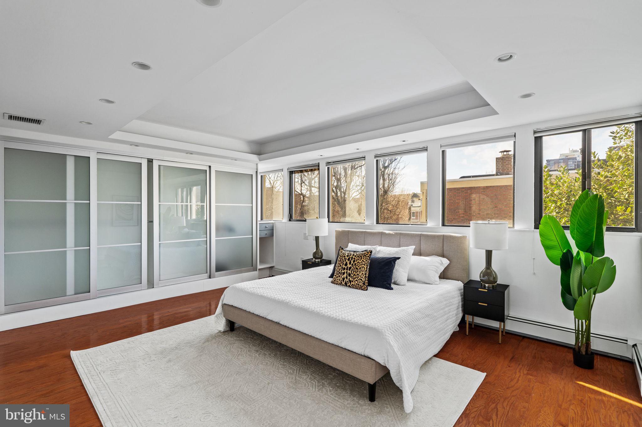 SOCIETY HILL - Residential