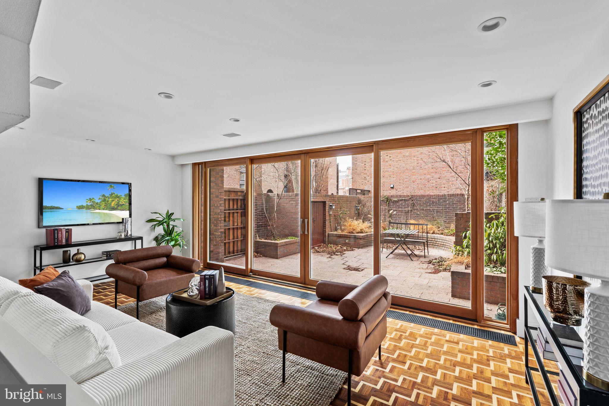 SOCIETY HILL - Residential