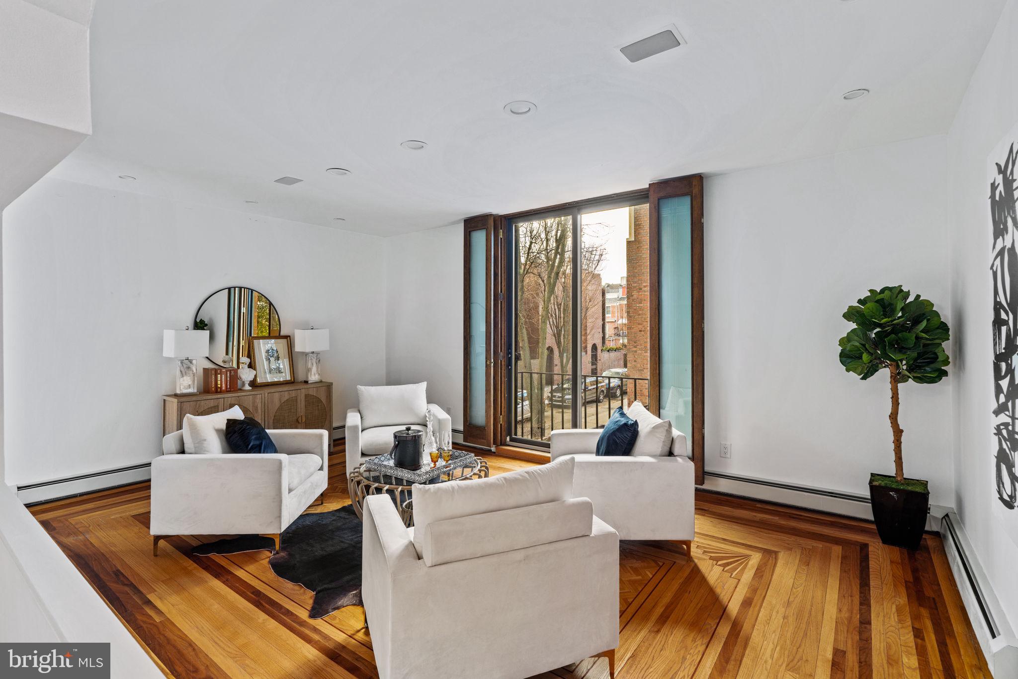 SOCIETY HILL - Residential