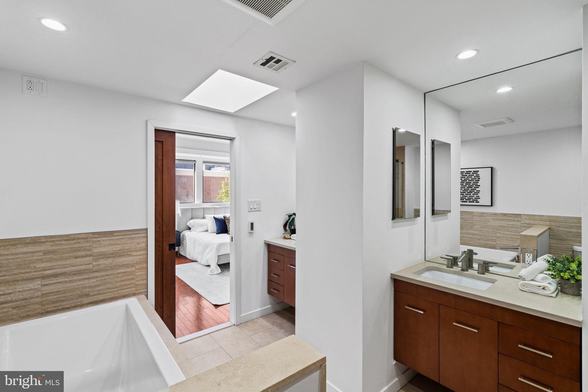 SOCIETY HILL - Residential