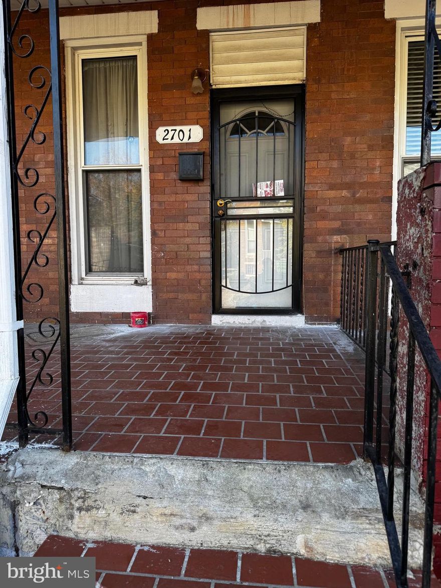 End Unit Rowhouse.  Ready for your vision.  Three large bedrooms upstairs.  Room to add a 2nd bathroom on bedroom level.  Large kitchen.  Fee Simple ownership, NO GROUND RENT.