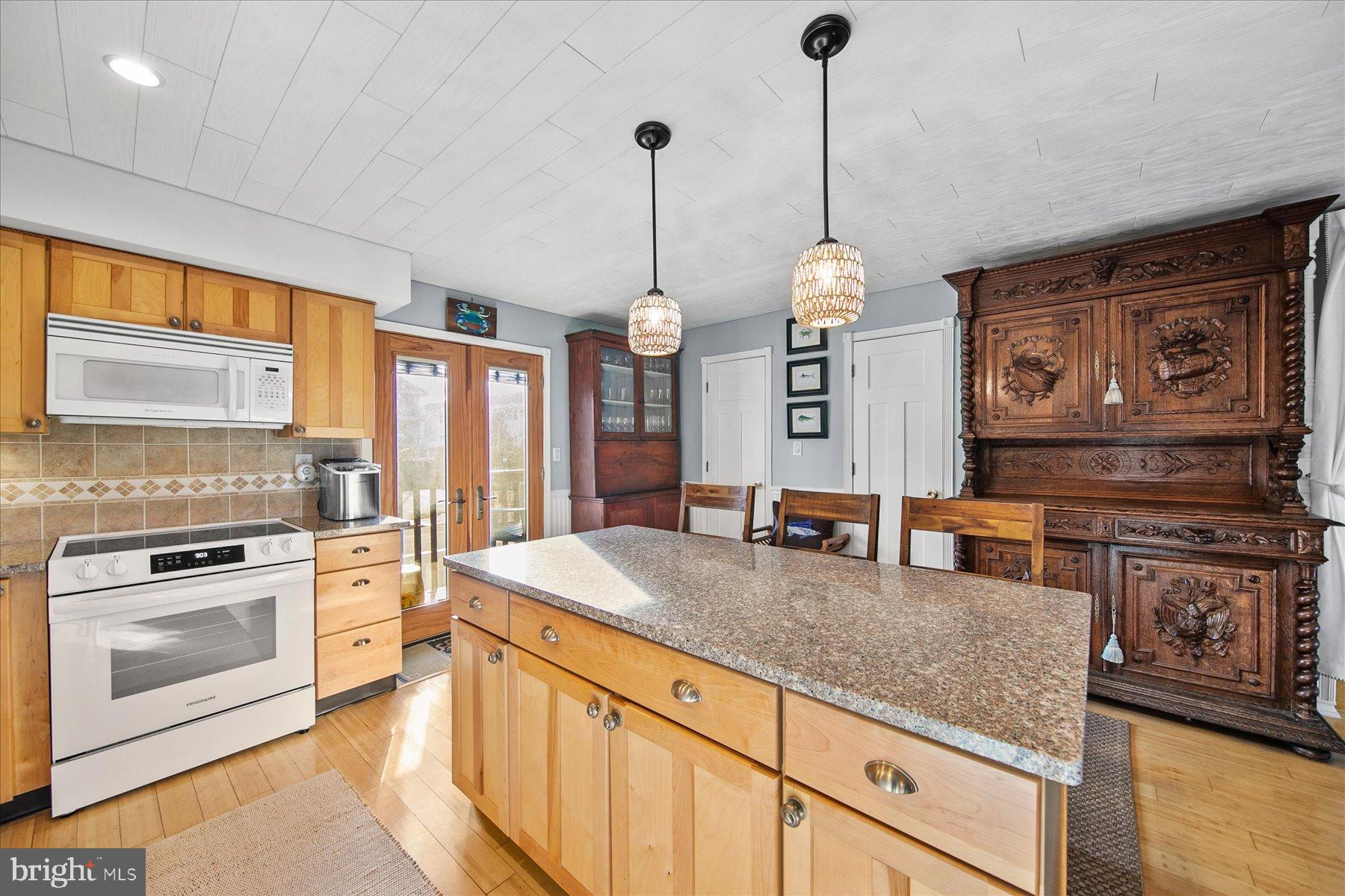 MALLARD ISLAND - Residential