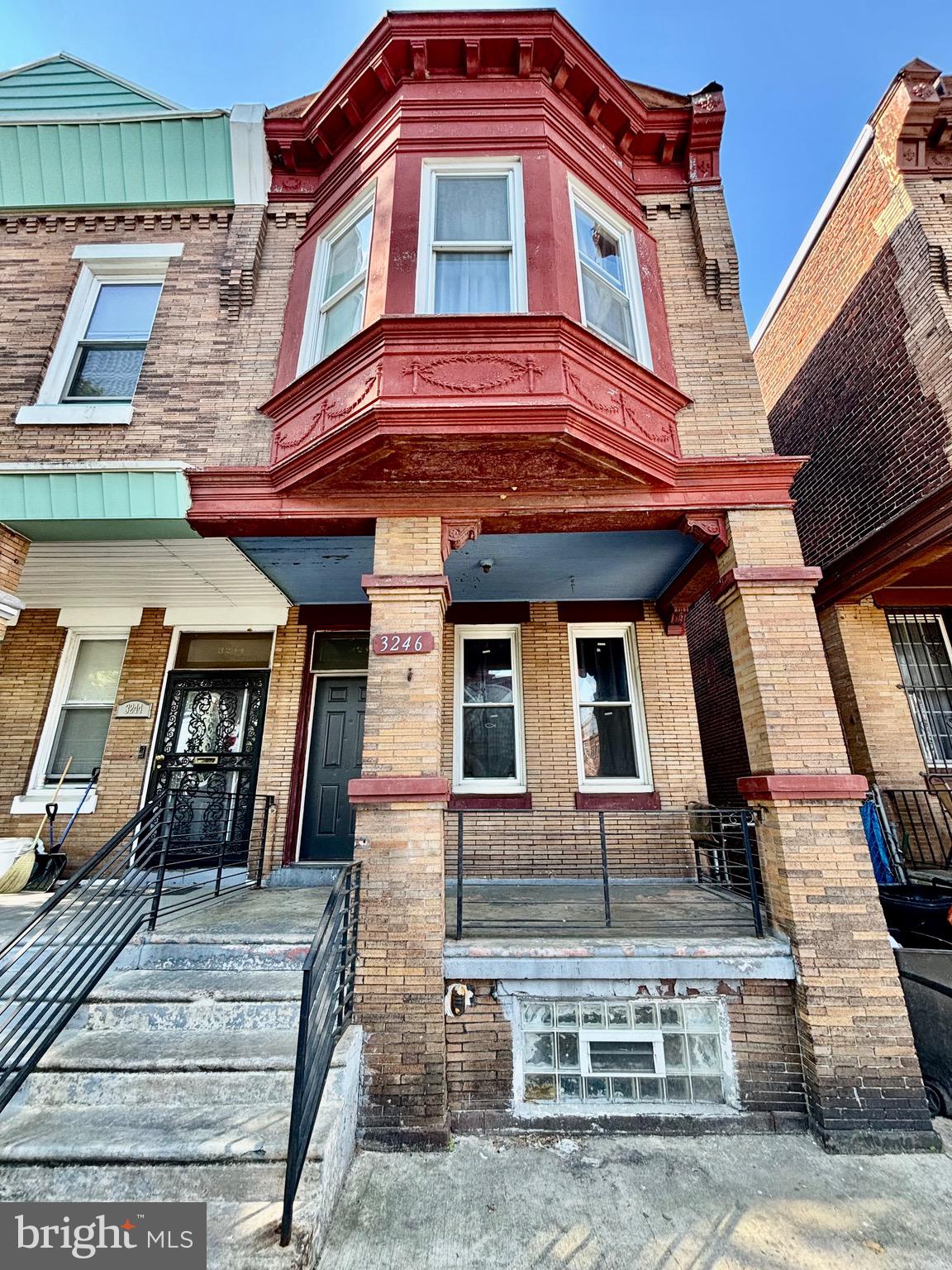 Porch front, 2 bedroom 1 bathroom apartment located on a great block in Strawberry Mansion. Wide open floor plan, high ceilings, exposed brick, hardwood floors. Central ac
Available NOW or no later than JULY 1sT.
Applicants are screened for credit, background and employment.
NO PETS
Must make $3,300 monthly to qualify.
Tenant pays all utilities