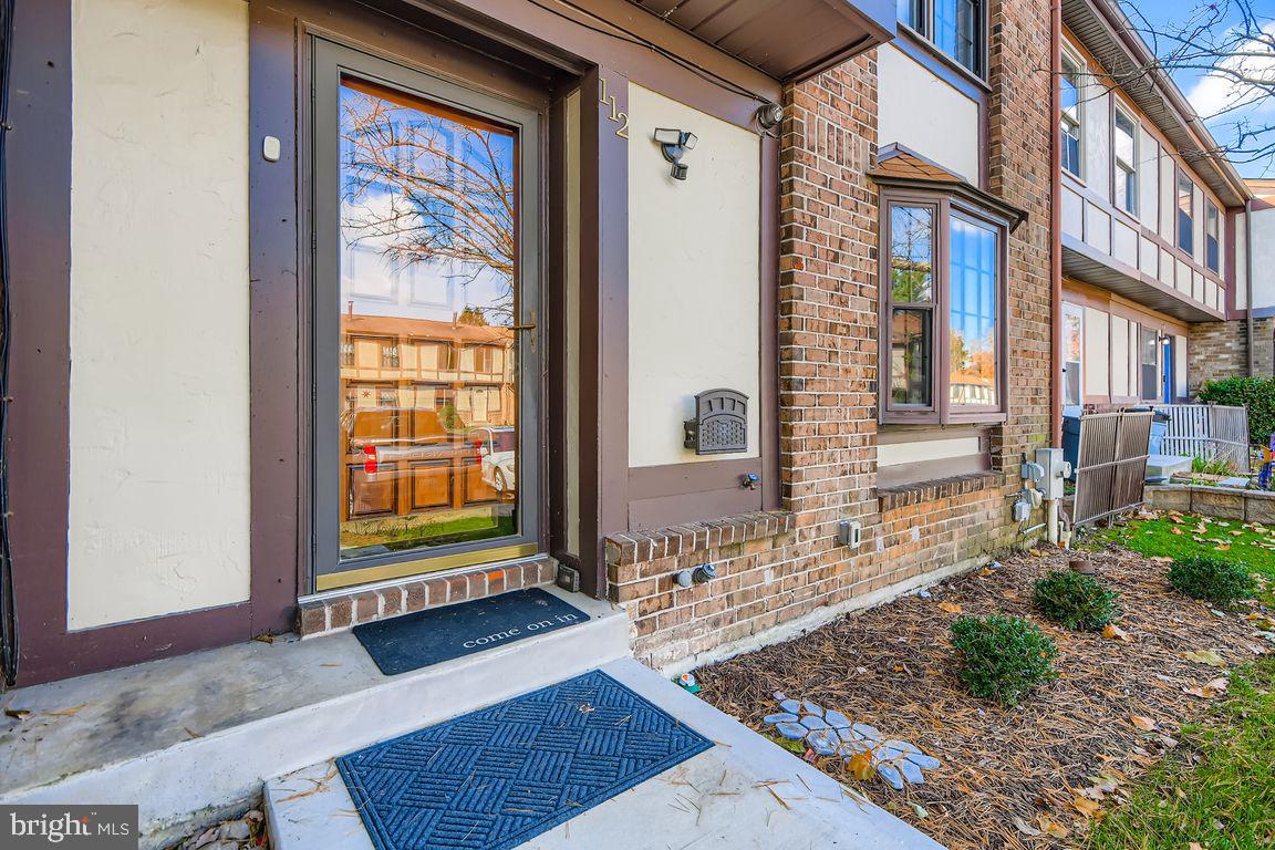 SEVEN COURTS - Residential