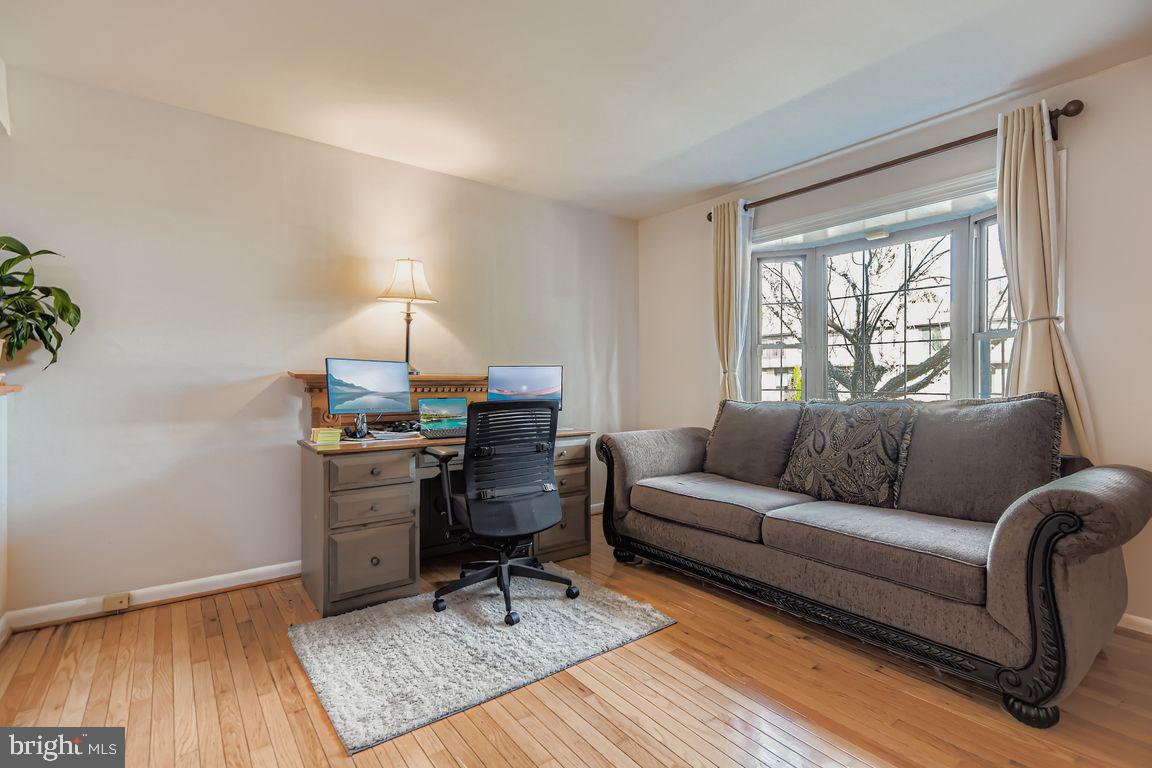 SEVEN COURTS - Residential