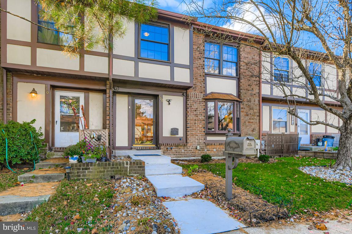 SEVEN COURTS - Residential