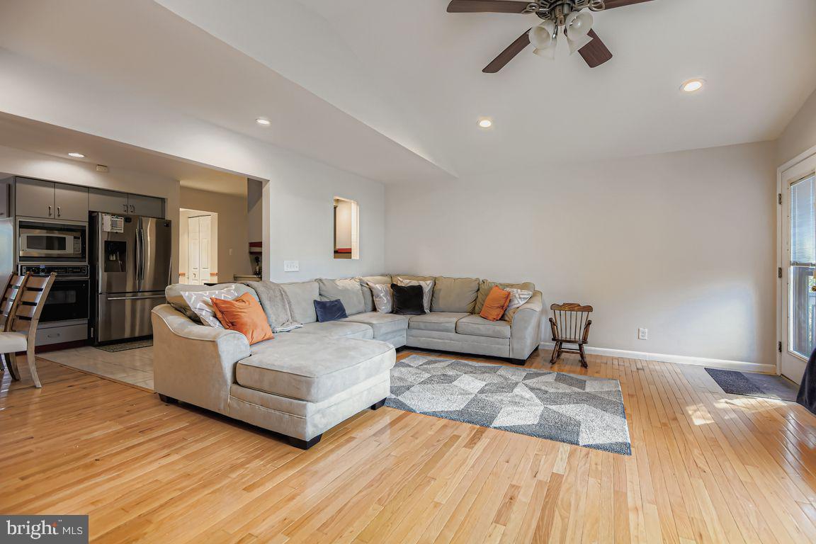 SEVEN COURTS - Residential