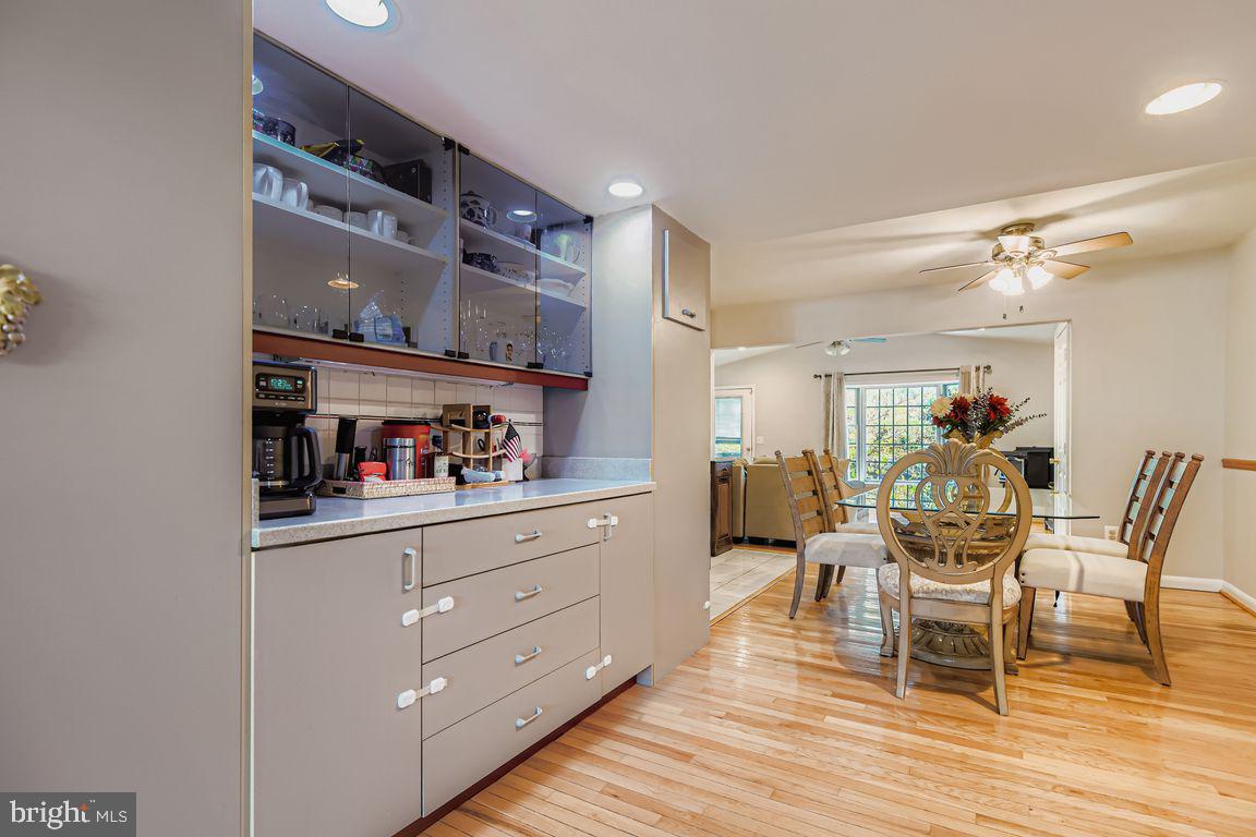 SEVEN COURTS - Residential