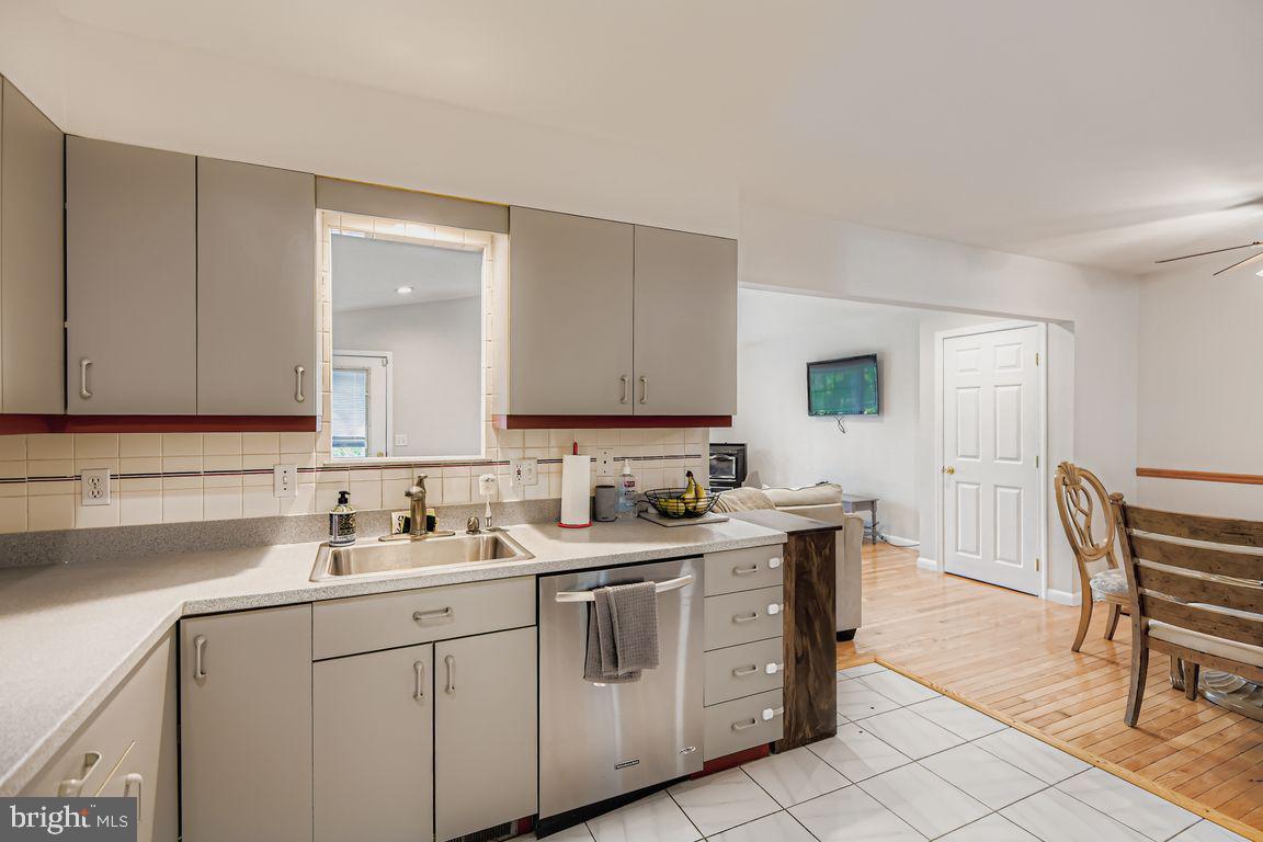 SEVEN COURTS - Residential