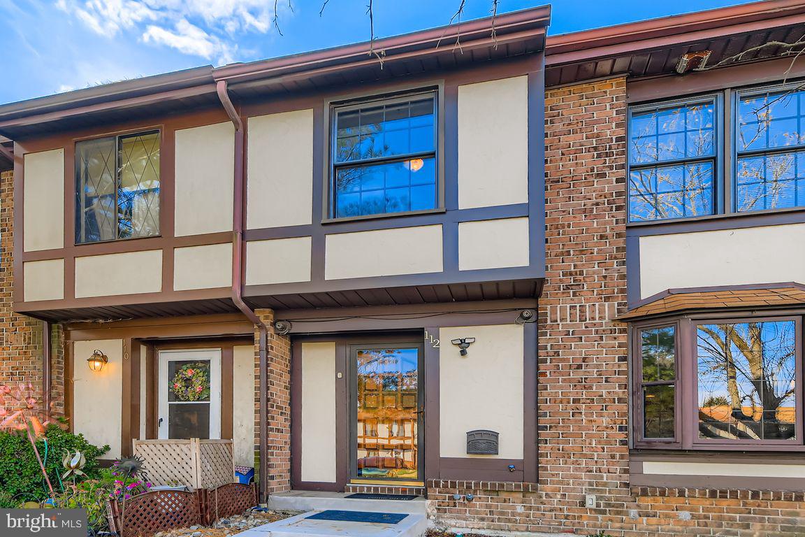 SEVEN COURTS - Residential