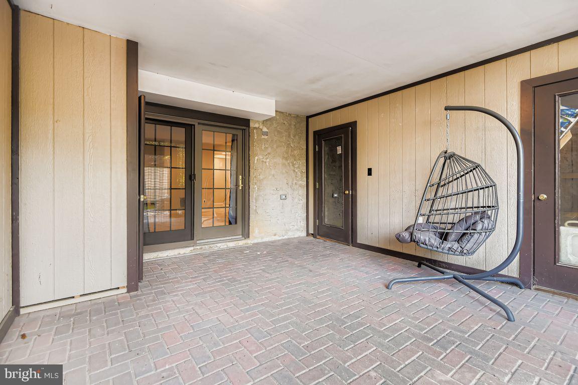 SEVEN COURTS - Residential