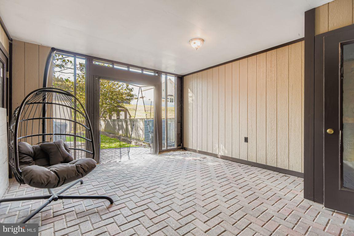 SEVEN COURTS - Residential