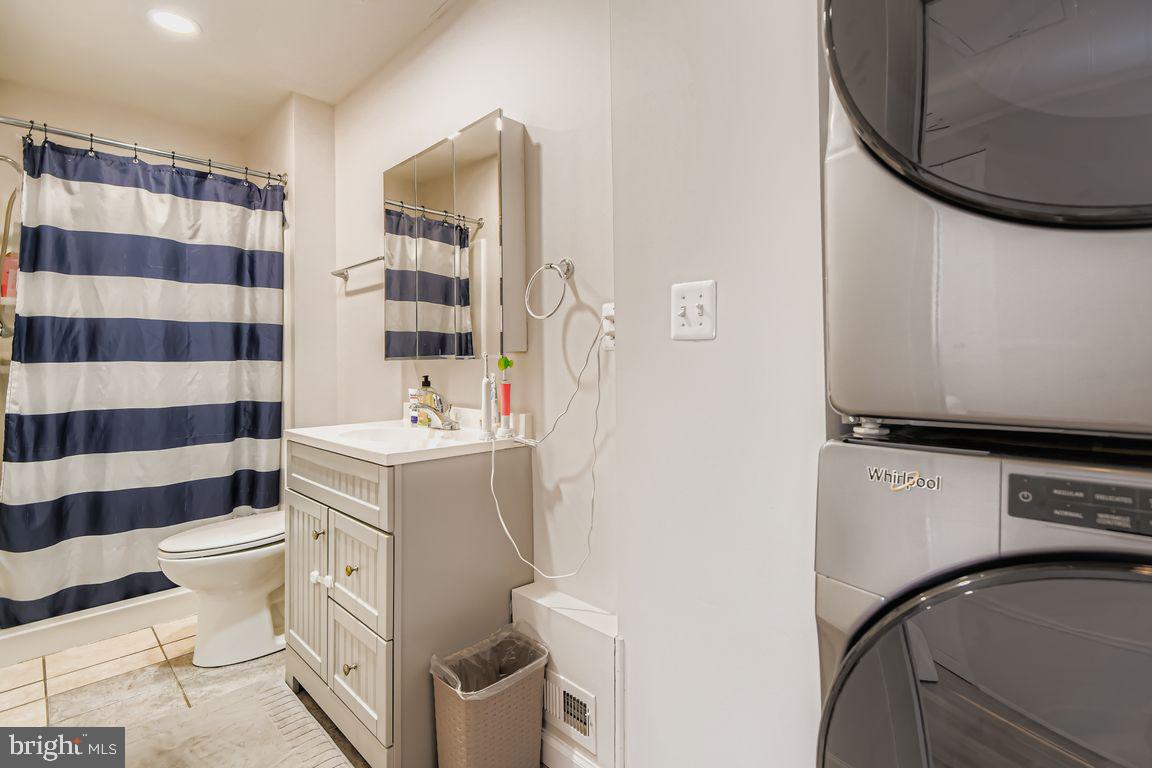 SEVEN COURTS - Residential