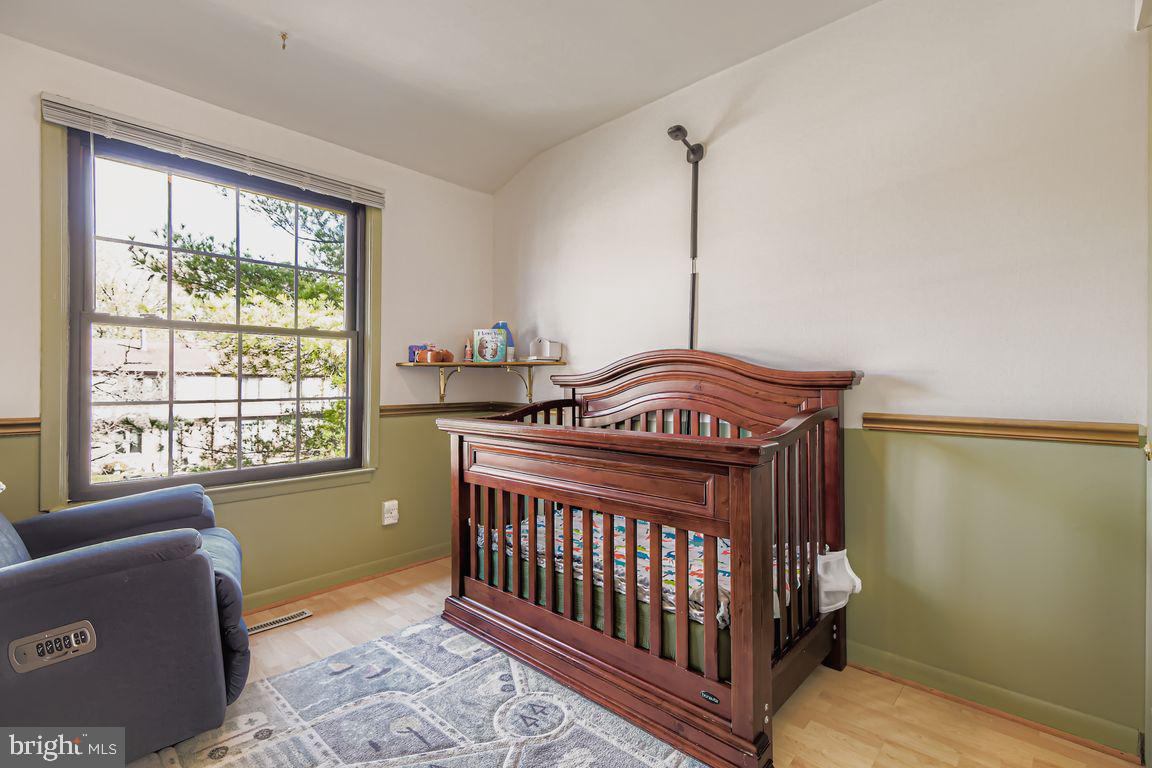 SEVEN COURTS - Residential