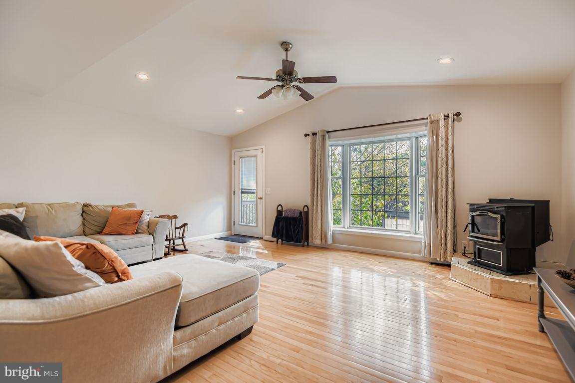 SEVEN COURTS - Residential