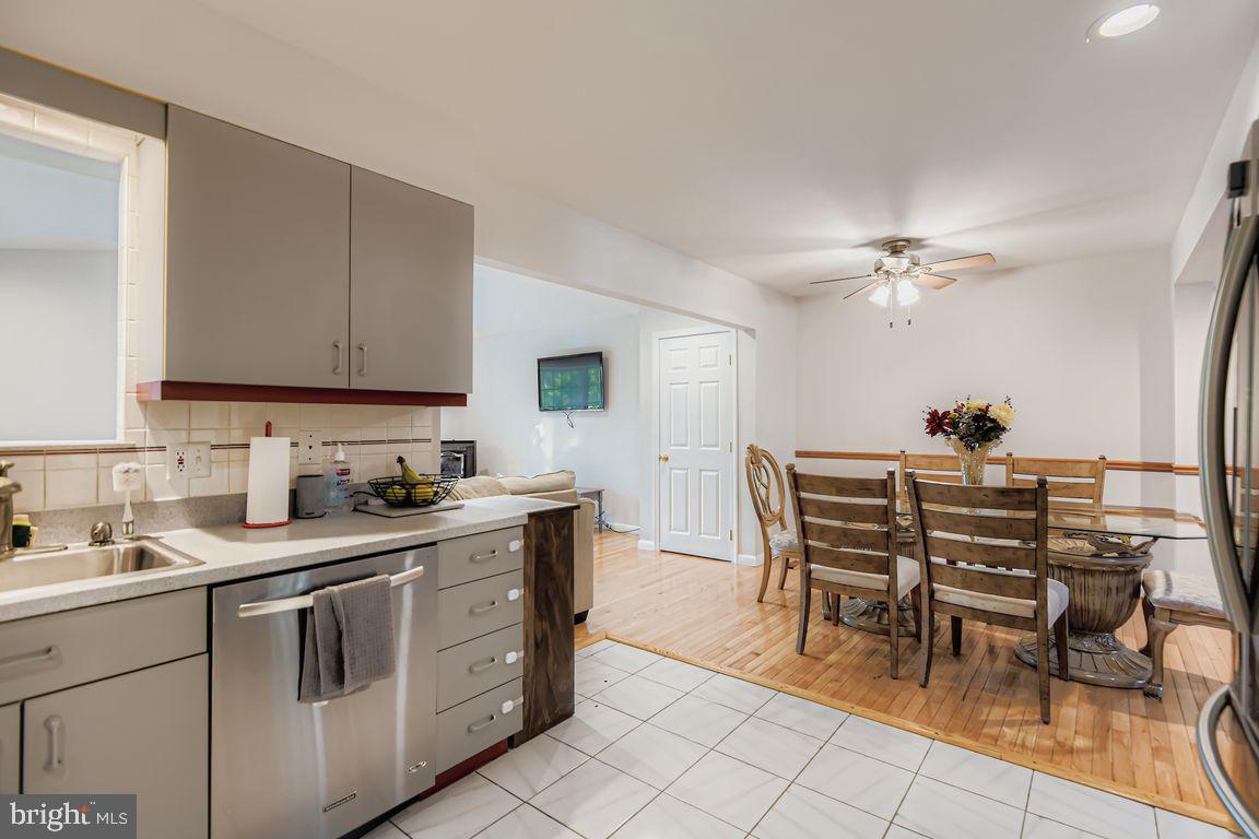 SEVEN COURTS - Residential