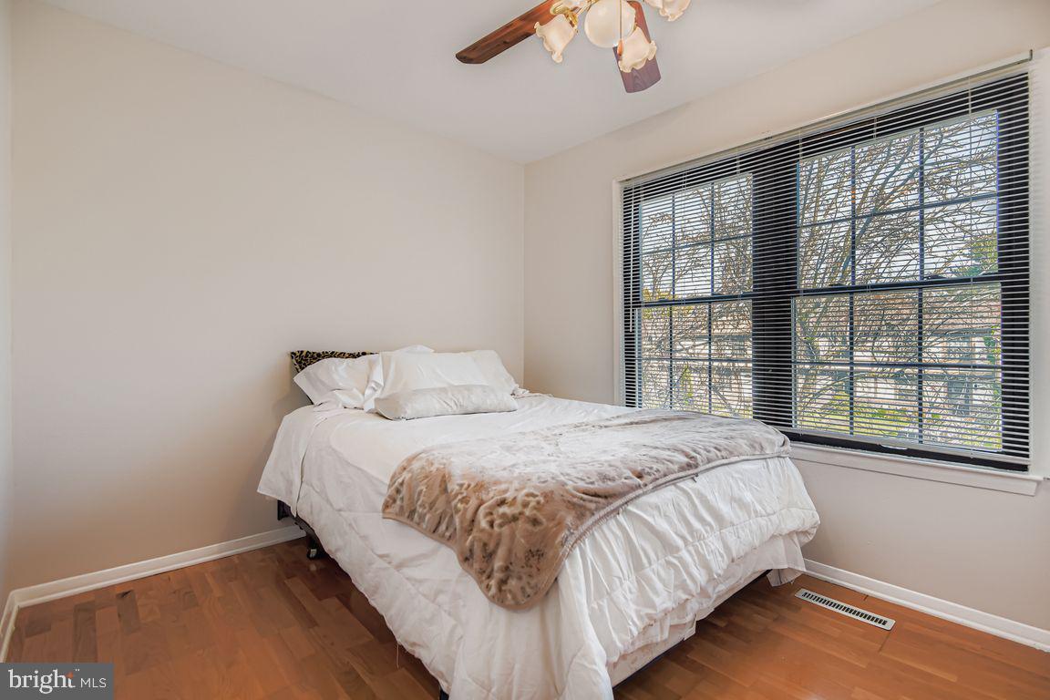 SEVEN COURTS - Residential