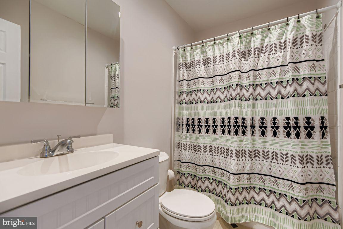 SEVEN COURTS - Residential