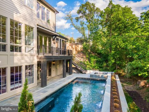 Photo of 1231 N Pickett Street, ALEXANDRIA, VA 22304 (MLS # VAAX2059652)