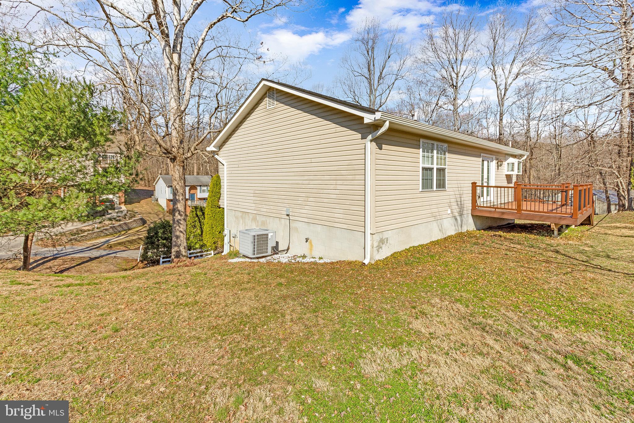 BREEZY POINT - Residential