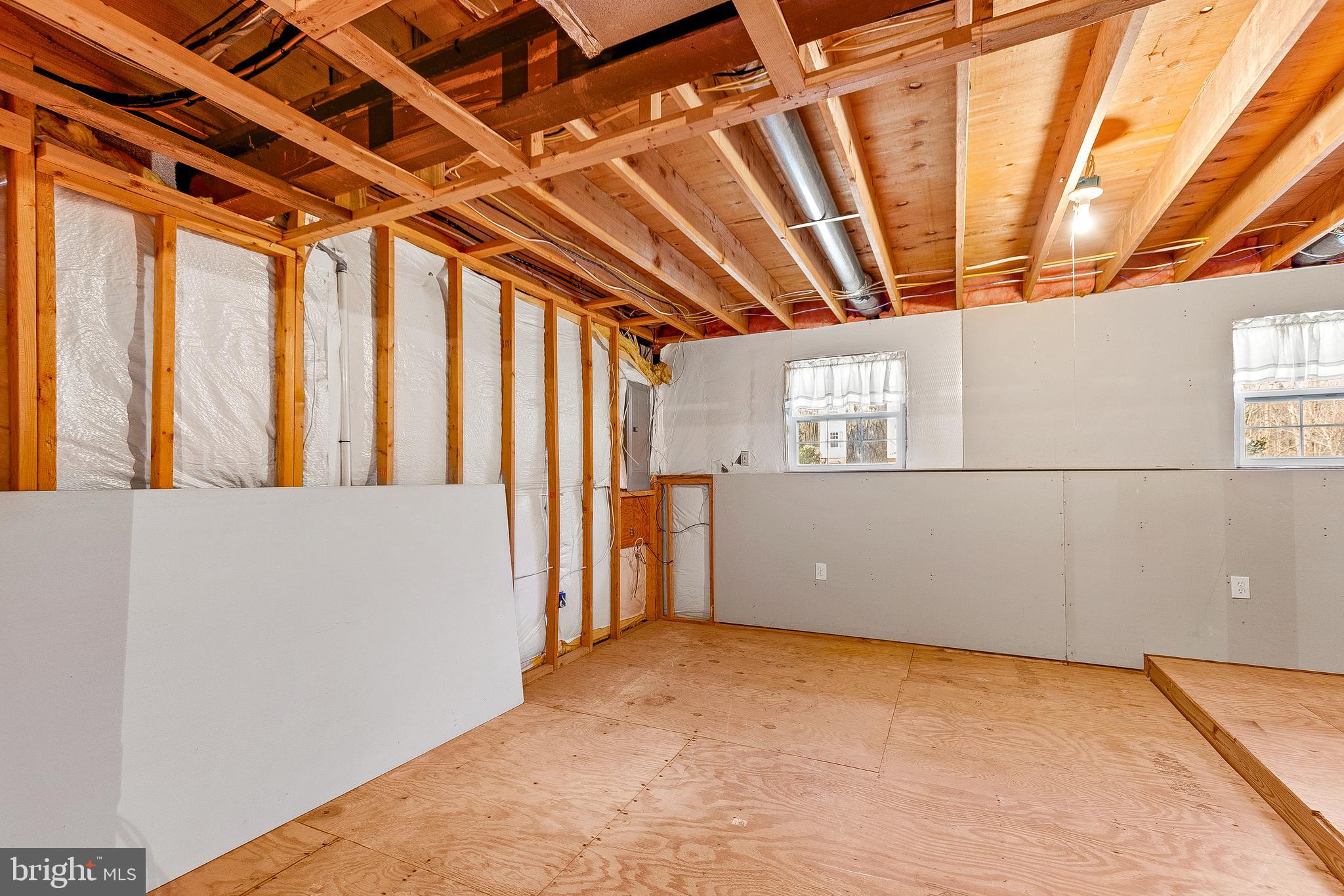 BREEZY POINT - Residential