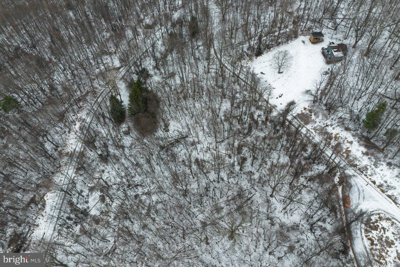 SKYLINE LAKES - Land