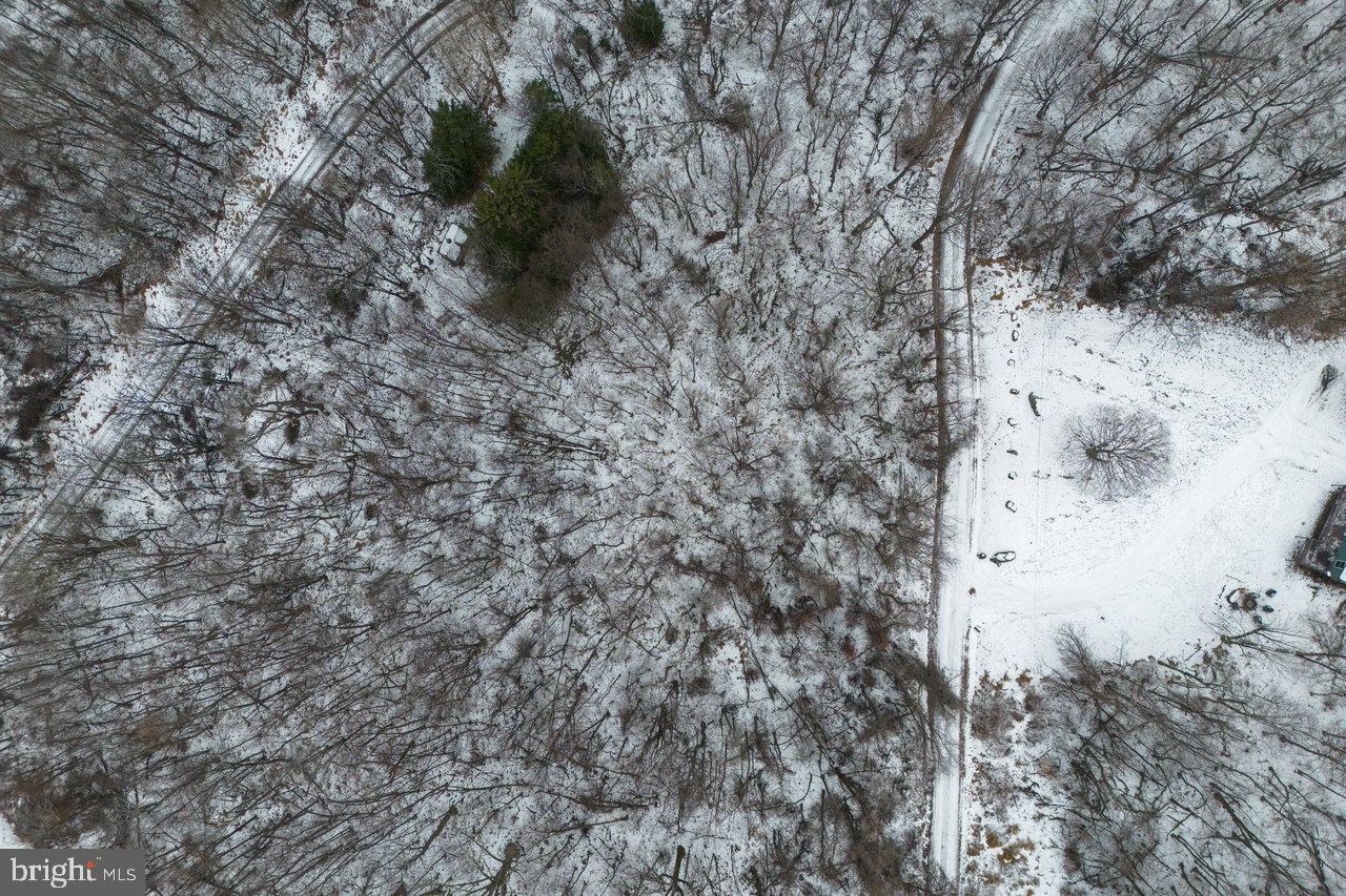 SKYLINE LAKES - Land