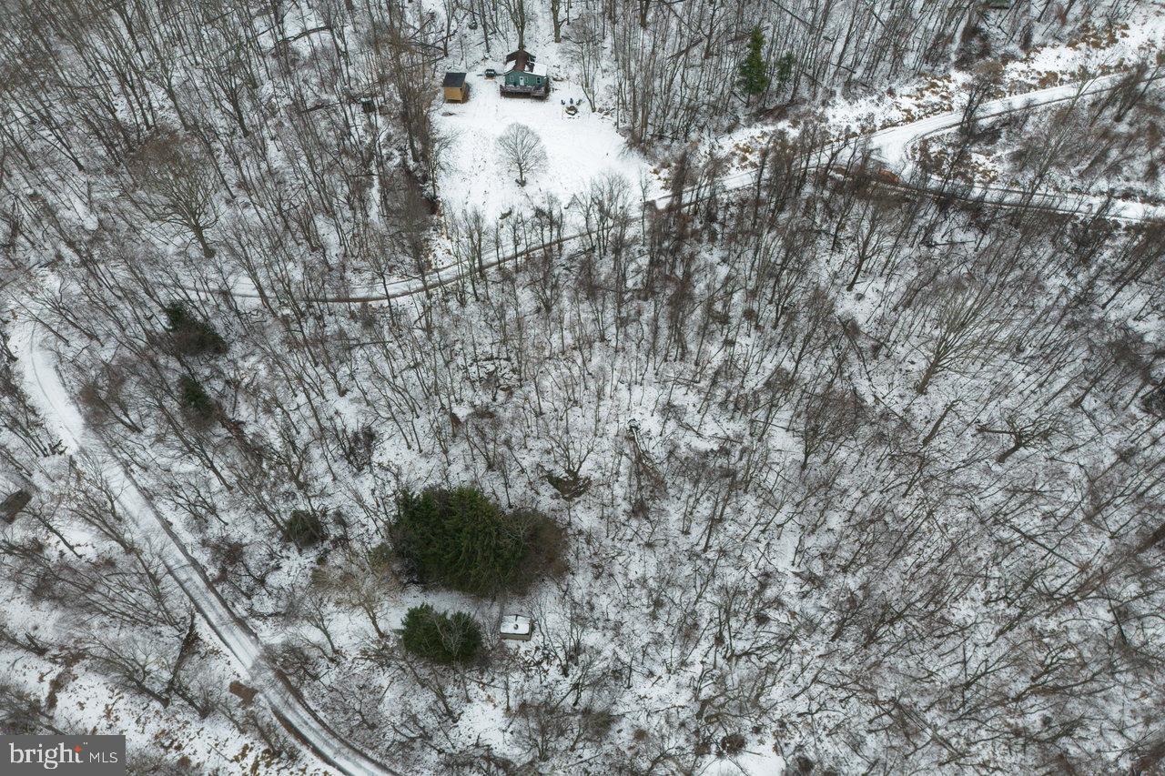 SKYLINE LAKES - Land