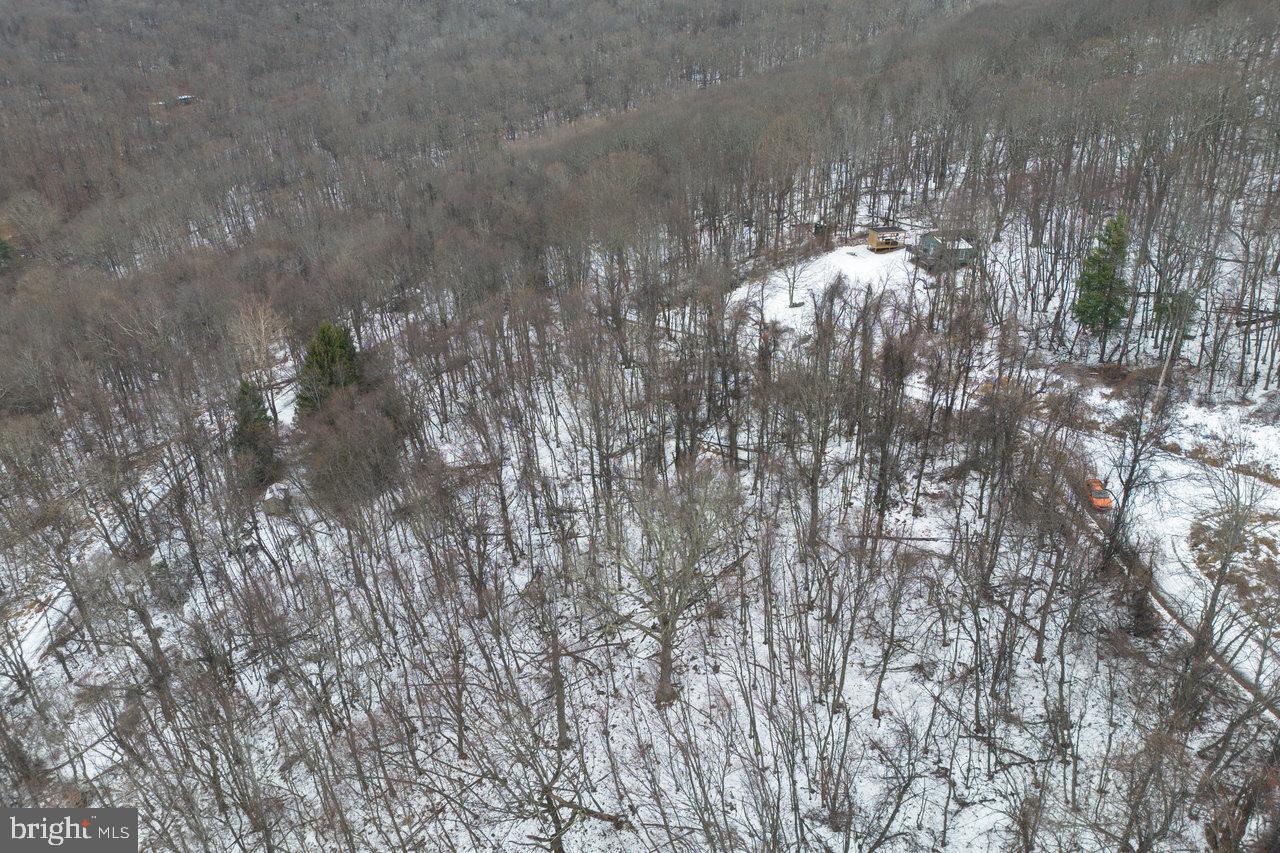 SKYLINE LAKES - Land