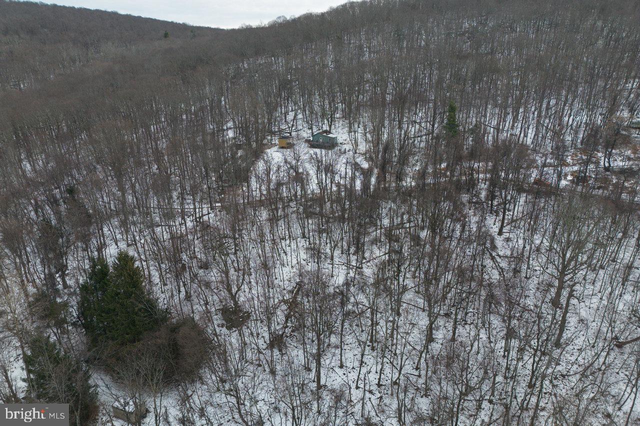 SKYLINE LAKES - Land