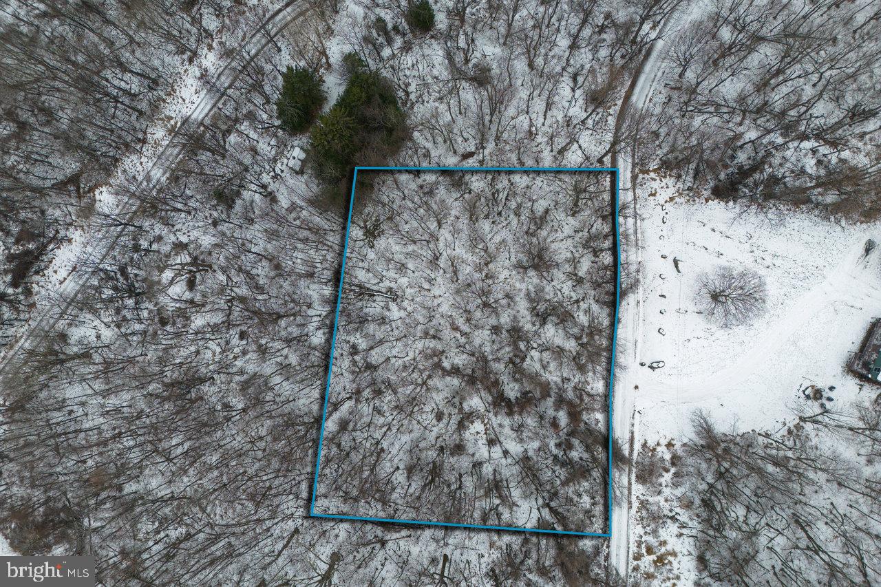 SKYLINE LAKES - Land